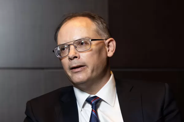 Tim Sweeney มุ่งมั่นที่จะใช้ Apple และ Google